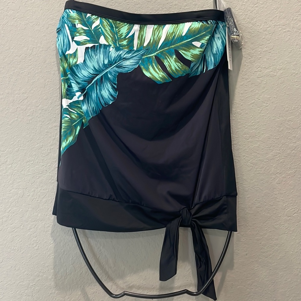 Tankini bandeau top with detachable straps by Elemar